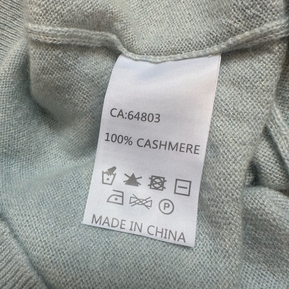 DEARE TM 100% Cashmere Women’s Seafoam Green V-Neck Long Sleeve Knit Sweater - Picture 4 of 4